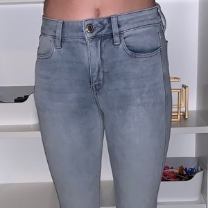 Light Wash American Eagle Skinny Jeans